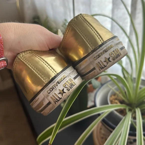 HTF! Womens Sz 9 Converse Chuck Taylor All Stars Synthetic Distressed Spray Gold - Picture 4 of 5